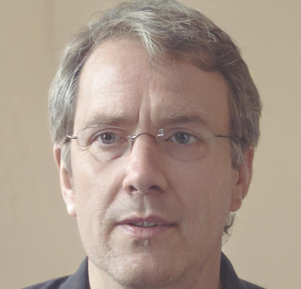 Ritratto professionale dell'istruttore Giovanni Santoro